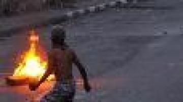 فتية يلقون زجاجة حارقة على سيارة للمستوطنين بقلقيلية