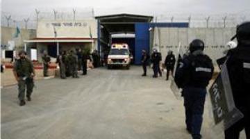 إذاعة العدو:تجميع الأسرى بسجني كتسيعوت وهشارون تمهيدا للإفراج عنهم