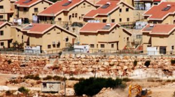 هآرتس: قرار البناء في المستوطنات تم بالتنسيق مع السلطة الفلسطينية والإدارة الأمريكية