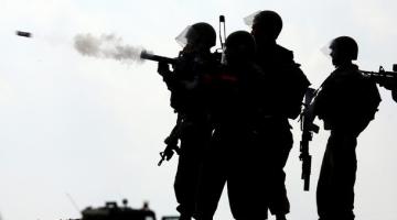 الجيش الصهيوني يستخدم غاز مسيل للدموع من نوع خطير جداً