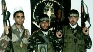 حكاية ثلاثة مجاهدين سطروا بدمائهم أروع صفحات المجد والشموخ.. "صور"