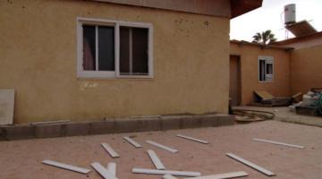 سقوط صاروخ على مبنى الأمن العام الصهيوني بالنقب ووقوع أضرار