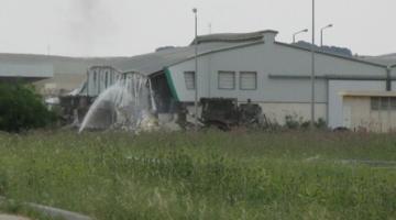 جرافات الاحتلال تقتلع مئات الأشجار جنوب قلقيلية