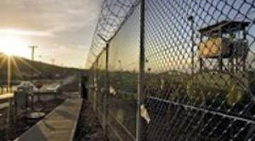 الأسرى يضربون عن الطعام لليوم الثاني وإدارة السجون تضغط عليهم