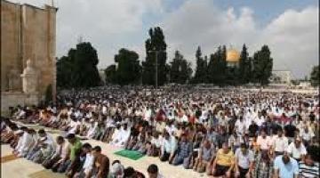 العدو يمنع مواطني القدس والـ48 دون الـ50 من صلاة الجمعة بالأقصى
