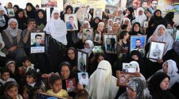 اعتصام لأهالي الأسرى أمام الصليب الأحمر بنابلس تضامنا مع أبنائهم