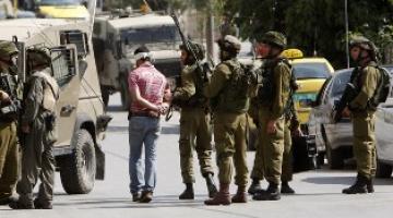 الاحتلال يعتقل شابا من الخليل على حاجز عسكري في بيت لحم