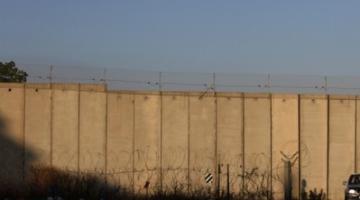 المقاومة تجبر العدو على بناء جدارًا إسمنتيًا على حدود قطاع غزة