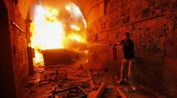 إصابة 35 صهيونياً بالاختناق في حريق داخل مبنى بالقدس