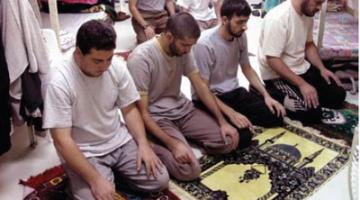 رمضان الأسرى .. عبادة وتعليم وترفيه وتحدي