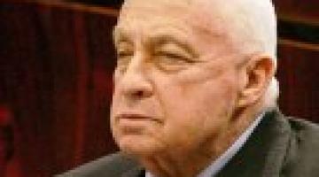 كاتب صهيوني: شارون كان مريضاً بجنون العظمة واتصف بالكذب