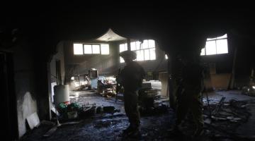 مستوطنون يحرقون مسجدًا بالقدس المحتلة