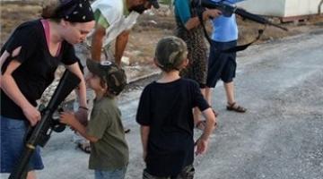 نساء صهيونيات يتدربن على استخدام السلاح بمستوطنة عتصيون