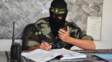 "أبو جهاد": "سلاح الإشارة" عصب المجاهد في أرض الميدان.. "صور"