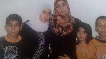 المحررة "قاهرة السعدي" تحتضن أبنهائها بعد 10 سنوات من الاعتقال