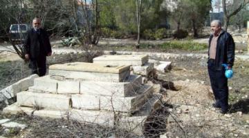 تجدد الحفريات الصهيونية في مقبرة مأمن الله بالقدس المحتلة