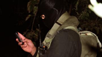 العدو يقترح توسيع نطاق متابعة المكالمات الهاتفية والإيميل