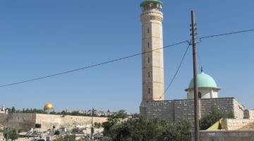 انهيار سور مسجد بسبب حفريات الاحتلال بسلوان