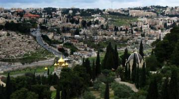 قوات الاحتلال تغلق جبل الطور