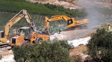 جرافات الاحتلال تبدأ تجريف أراضي المواطنين جنوب دورا بالخليل