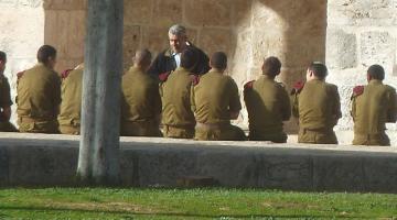 جنود الاحتلال يقتحمون الأقصى