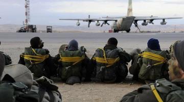 إصابة 41 صهيونياً من المظليين خلال تدريب الانزال الجوي