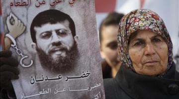 زوجة الشيخ عدنـــان: زوجي آثر الكرامة على الطعام وسيقهر السجان