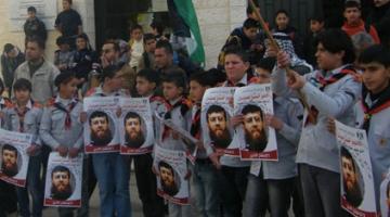 مسيرة طلابية في عرابة تضامناً مع الشيخ خضر عدنان