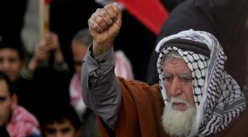 والد الشيخ خضر: نجلي سيواصل الإضراب حتى النصر أو الشهادة