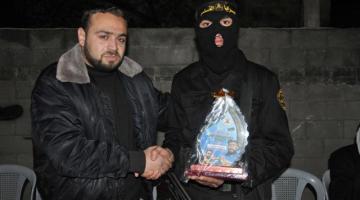 بالصور.. السرايا بـ" لواء الوسطي" تزور عدداً من عوائل شهدائها بمخيم البريج