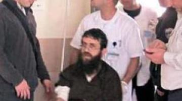 الطيبي يزور الشيخ الأسير خضر عدنان ويقول إن حالته الصحية حرجة جداً