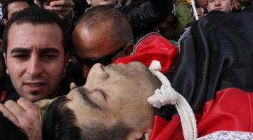 بالصور.. بلدة الرام تودع شهيدها البطل "طلعت رامية"