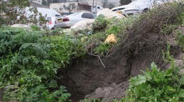 بالصور.. انهيارات ترابية بسبب حفريات الاحتلال بسلوان