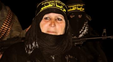 بالصور.. "خنساء فلسطين" لمرابطي السرايا: برؤياكم أدرك أن غرس أبنائي الشهداء قد أثمر عزةً وإباء