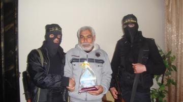 السرايا بـ"لواء الوسطى" تزور عائلتي شهيدين بذكراهما