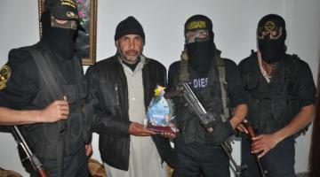 بالصور.. السرايا بـ"لواء الوسطى" تزور عائلة الشهيد رضوان النمروطي بذكراه