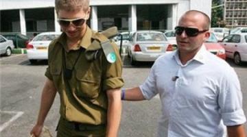 نجل نتنياهو تلقى العفو من قائده في الجيش الصهيوني