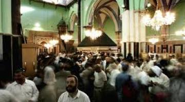 الاف المستوطنين يحتفلون بعيد الفصح داخل الحرم الابراهيمي