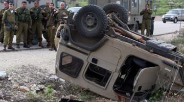إصابة 4 جنود صهاينة نتيجة إنقلاب مركبتهم قرب الخليل