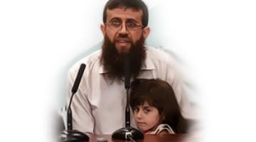 بالصور..الشيخ عدنان يزور عدد من بيوت الاسرى في الخليل