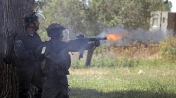 عشرات حالات الاختناق في مسيرة بلعين