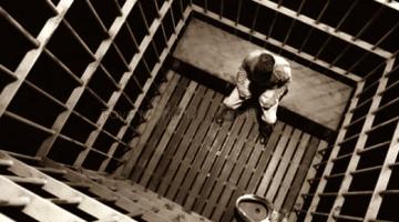 "العزل الانفرادي"... سياسة الذل و الموت البطيء