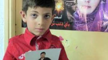 الطفل اياد: كيف آكل وأبي مضرب عن الطعام