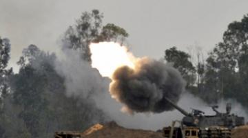 حريق بحقل زراعي نتيجة قصف مدفعي شرق خان يونس