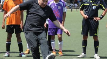 إصابة نتنياهو بتمزق وتر قدمه أثناء مشاركته في مباراة كرة القدم