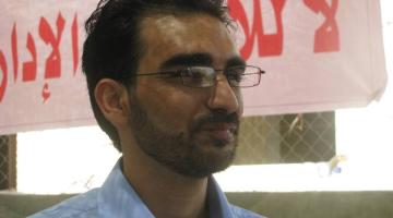 بالصور: الاسير المحرر "حلاحلة" يشارك في اعتصام تضامني مع الاسرى