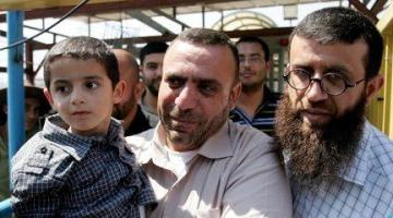 "طارق".. يمتطي صهوة الجوع ويعلن النفير