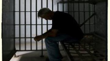 الاحتلال ينفذ 10 اعتداءات مختلفة على الأسرى الشهر الماضي