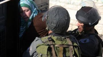 الإحتلال يعتقل مواطنة بدعوى محاولتها طعن صهيونية بالخليل