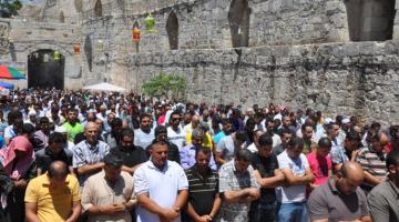 الإحتلال يمنع مقدسيين من الصلاة في المسجد الأقصى